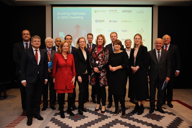 Photo by Minister Ploumen and Signatories' Board Members. In alphabetic order: Ruter Bass, Director of Sustainability, Rabobank; Claudia Kruse, Managing Director Sustainability & Governance APG; Caroline Brown, Founder & CEO, …